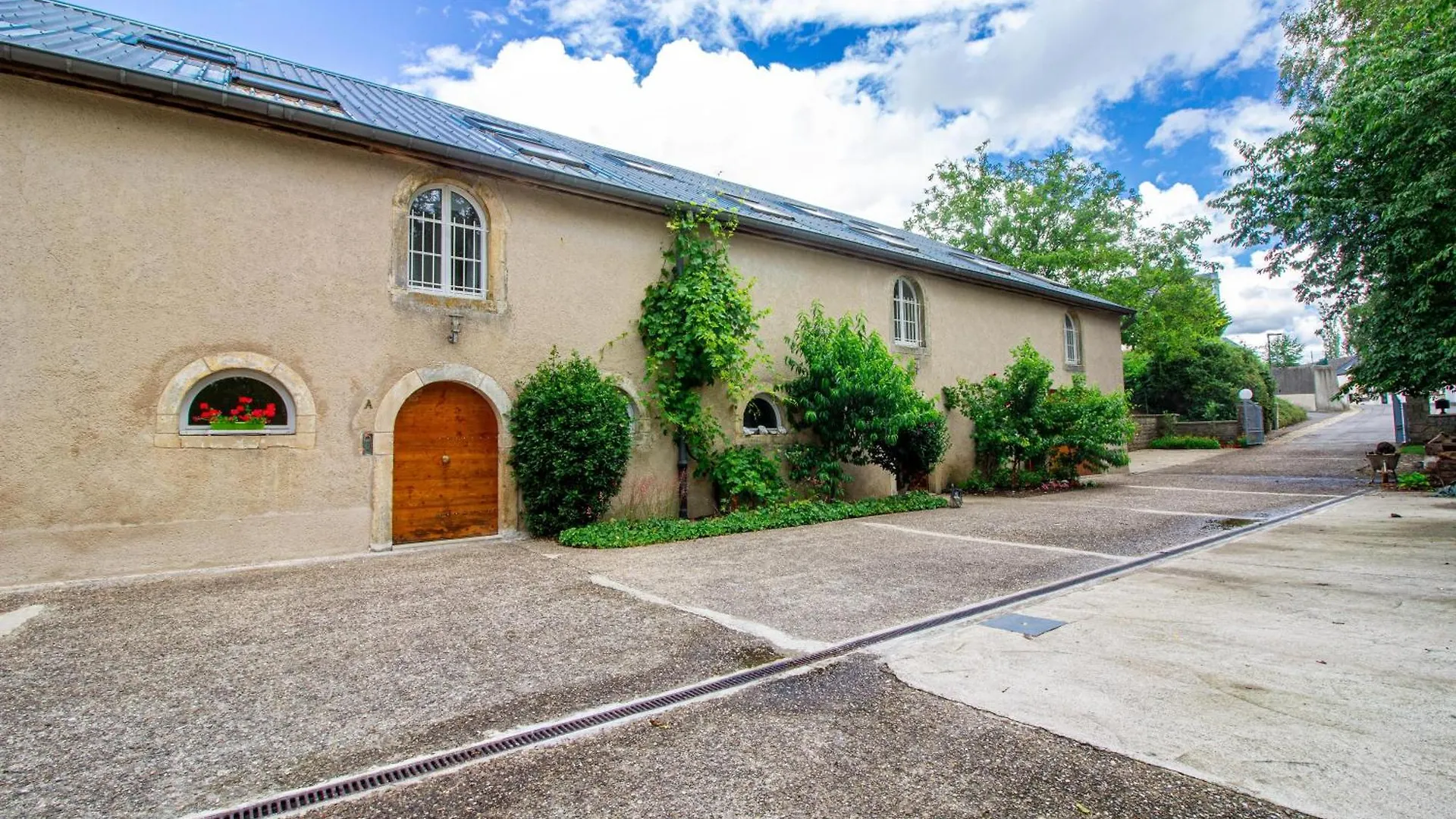 Ferienwohnung Sweet-Renoir, Calme, Parking Prive Roeser Apartment