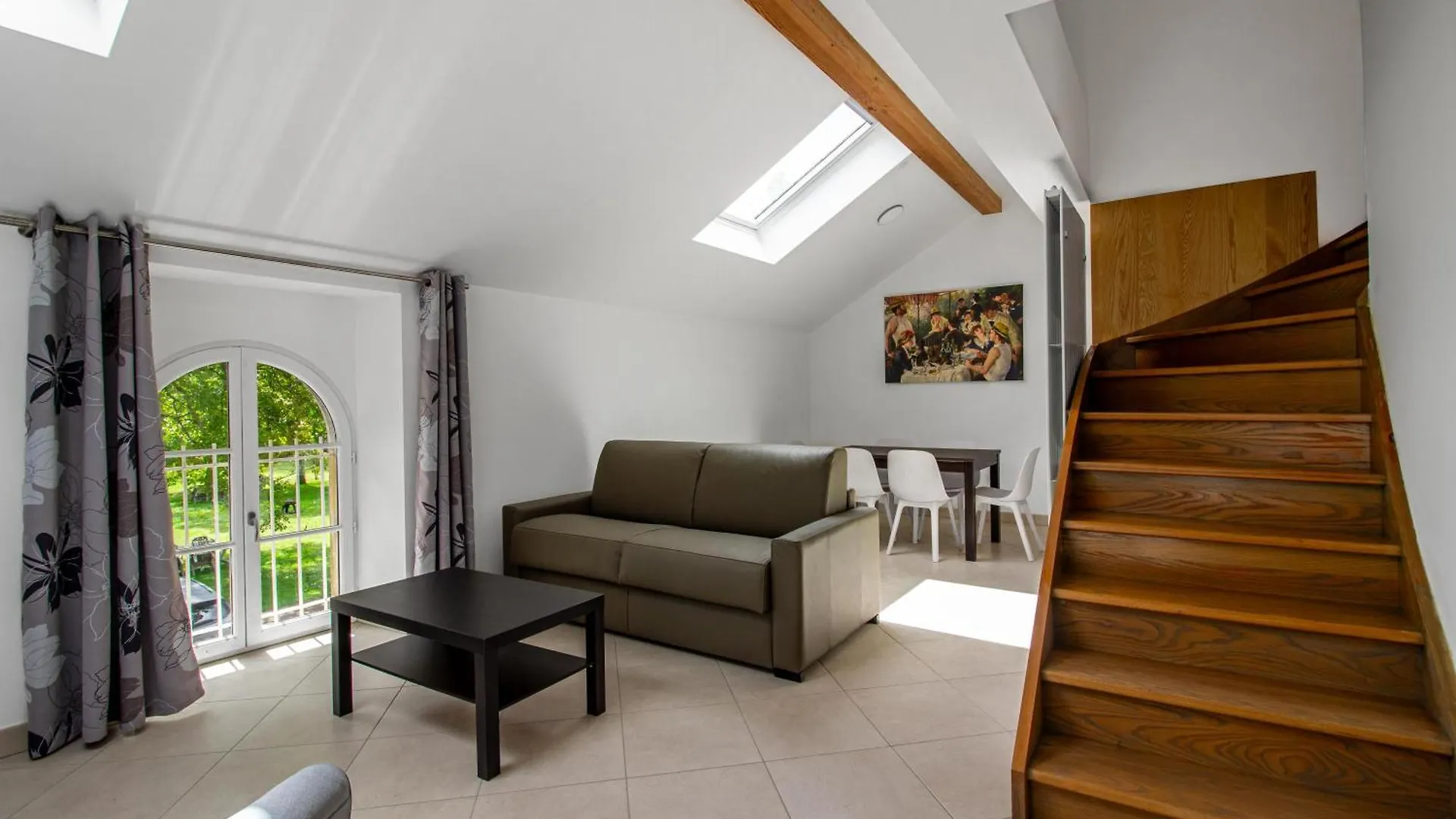Ferienwohnung Sweet-Renoir, Calme, Parking Prive Roeser