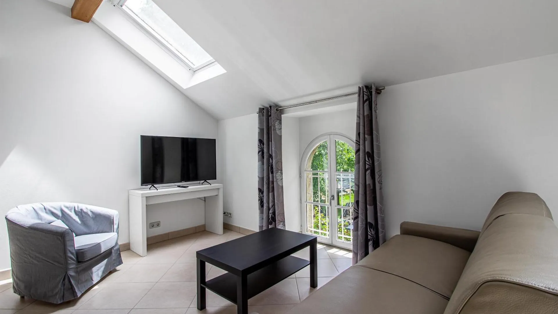 Sweet-Renoir, Calme, Parking Prive Apartment Roeser